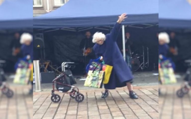 I Want My Grandma to Be Like Her! Watch This Granny Strolling With Her Walker Suddenly Grooved In The Tune of a Rock Band!