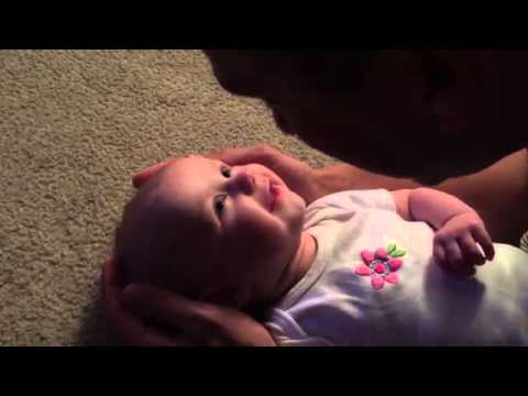 The Baby’s Reaction Is So Sweet When Listening Her Dady Sings “You are so beautiful to me”!