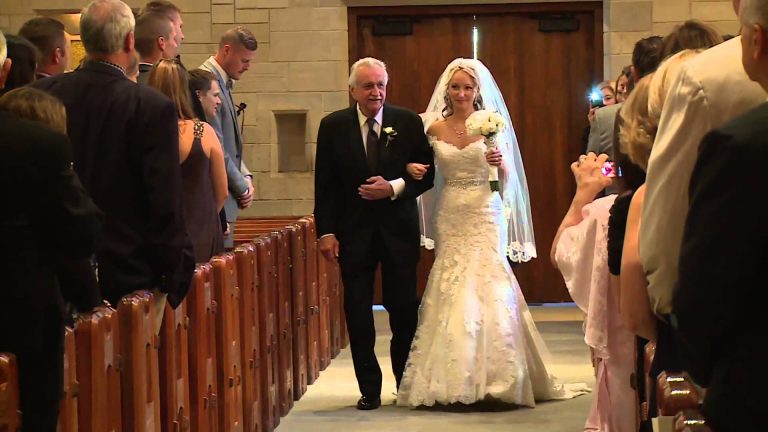 Father Walks Down the Aisle in Daughter’s Wedding, His Next Move Surprised the Guests!