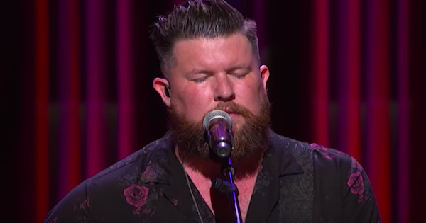 Zach Williams Breathtaking Performance “Fear Is A Liar”, Fear Not For God Is With You!