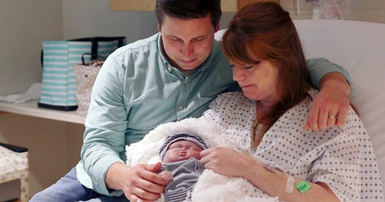 Parents Struggle through Stillbirth Period, Whose Faithful Decision and Heart Touch So Many