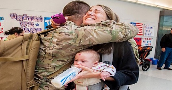 Heart Melting Homecoming Of 300 Soldiers Excited To See Family Members