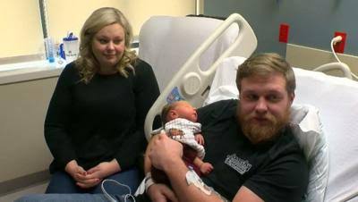 Man Who Suddenly Couldn’t Breathe Saved by Pregnant Wife, Miraculously Opened Eyes Just Before Wife’s Delivery