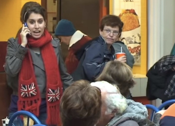 Woman Stood Up in Food Court Talked Loudly On The Phone, What Happened Next Is Extraordinary!