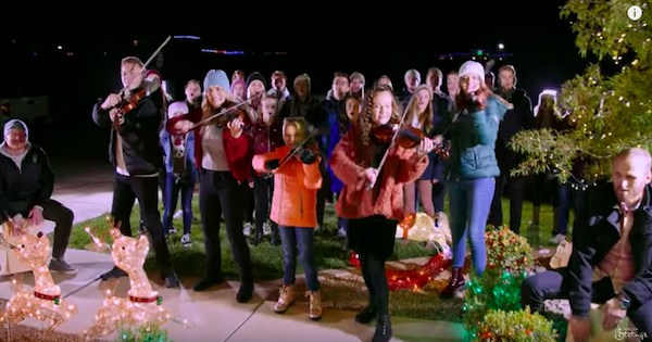The Five Strings Presented Amazing Flash Mob Singing The First Noel In Perfect Harmony