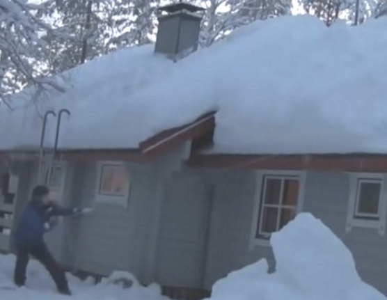 Man Teaches Neighborhood How To Remove Snow Pile On Rooftops, Interesting And Educational Video Must Watch