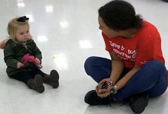 Toddler Gave Out Tantrums In Public Mom Couldn’t Handle, Target Employee Offered A Helping Hand