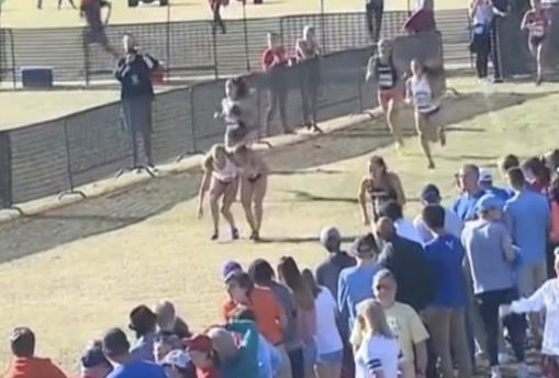 Fellow Runners Stopped To Help Girl Who Collapsed During The Race, Selfless Amazing Character!