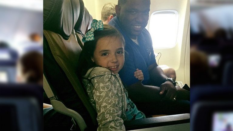 9-Year-Old Girl Has Panic Attack on Plane, Then Attendant Saves with “Special Drinks”