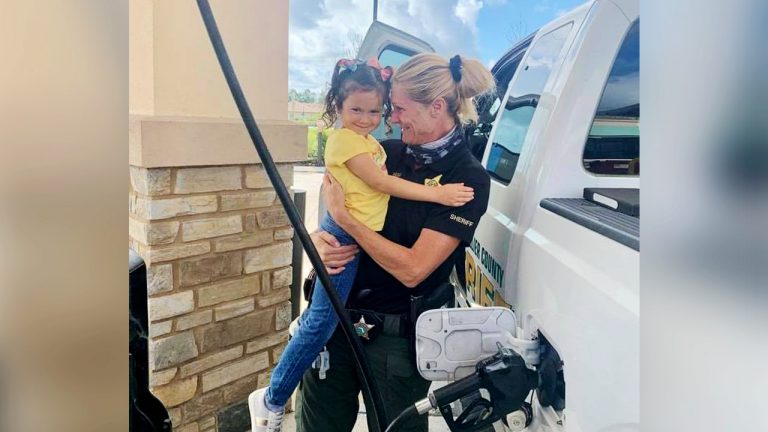 Police Officer Left in Tears When Little Girl Approaches Her at Gas Station