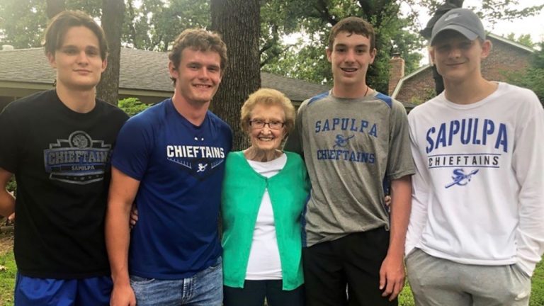 Four Teens Break in A Burning Home to Rescue 90-Year-Old Neighbor
