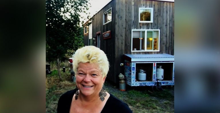 Single Mom Lost Her Home in Divorce, So She Builds Herself An Amazing Tiny House