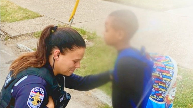 Boy Stops Police Officer at Bus Stop and Asks Her to Pray with Him