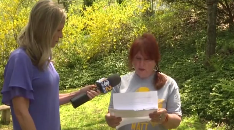 Neighbors Rally Around Grandma After Anonymous Critical Letter about Her Unkept Lawn