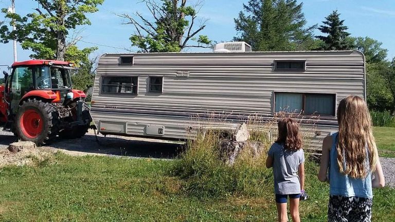 11-Year-Old Buys Junky RV for $400 and Transforms It into Adorable ‘Tiny Home’