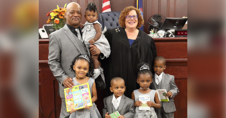 Single Dad Who Fostered 30 kids Adopts 5 Siblings under 5 Years Old to Keep Them Together