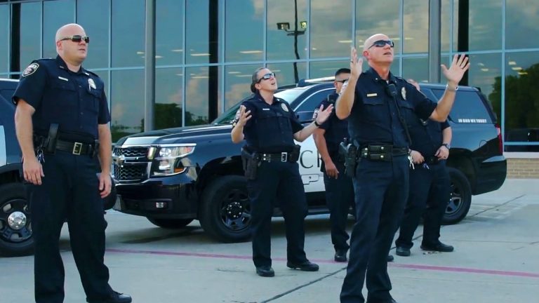 Police Chief’s Powerful Response to Atheist Threat over ‘God’s Not Dead’ Video
