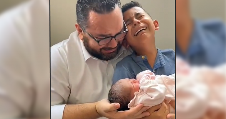 Video Caught A Father and Son Crying While Holding Miracle Baby And It’s So Touching