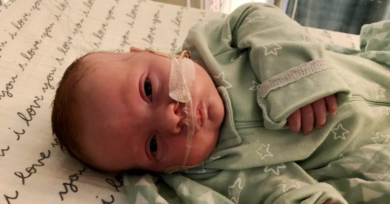 Parents Say Goodbye to Their Newborn as Life Support Is Switched off, then He Starts Breathing immediately