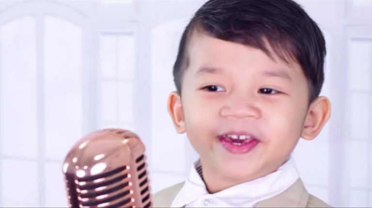 4-Year-Old Boy Performs Beautiful Rendition of ‘Amazing Grace (My Chains Are Gone)’