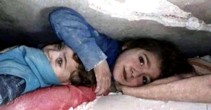Turkey-Syria Earthquake: Heartbreaking Video Shows 7-Year-Old Girl Protecting Little Brother under Collapsed Building