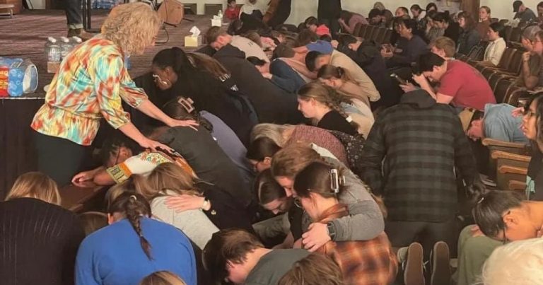 Asbury Awakening Spreads to Lee University: ‘A Mighty Move of God Has Started in America’