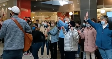 Hundreds of People Sing ‘How Great is Our God’ at A Shopping Mall