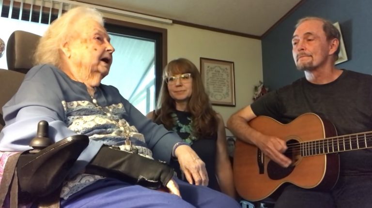93-Year-Old Sings Heartwarming Gospel Song ‘One Day at a Time’ on Guitar