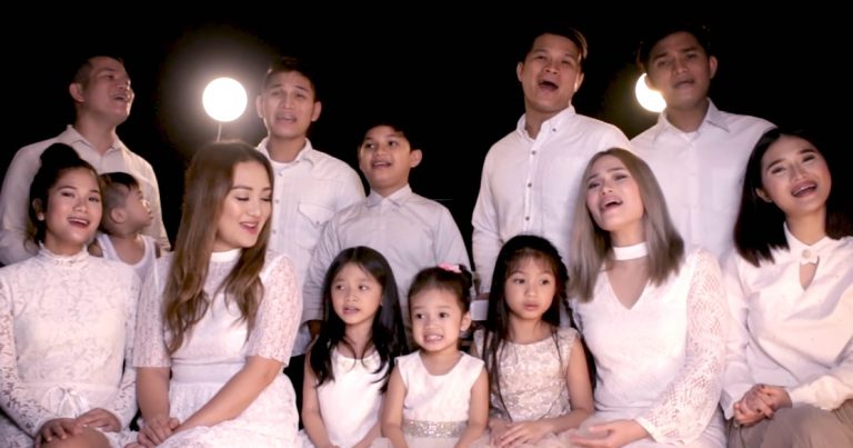 Family of 12 Sings Beautiful Cover Of ‘10,000 Reasons’