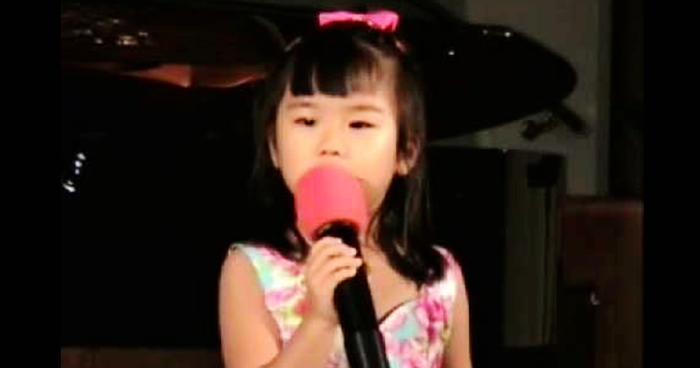 4-Year-Old Wows The Crowd with Excellent Performance of Classic Song