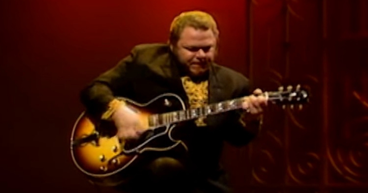 Watch The Legendary Roy Clark’s Incredible Flamenco Cover of ‘Malagueña’