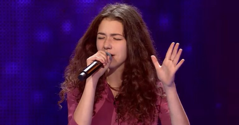 The Voice Kid Performs as Adult, Turned All The Armchairs around