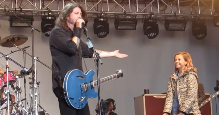 Dave Grohl’s 8-Year-Old Daughter Plays Drums with Her Dad in Front Of 20,000 People