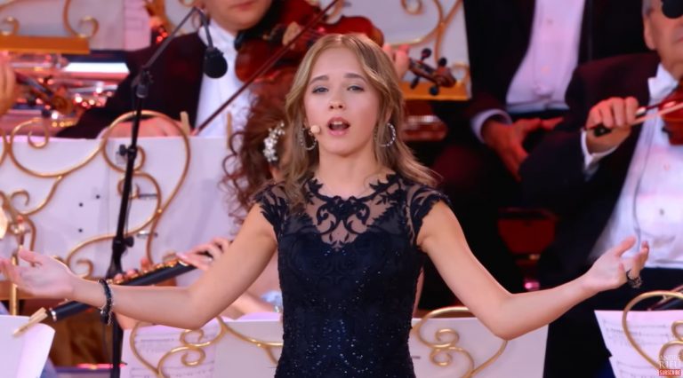 15 Years Old Sings ‘Voilà’ with Emotional Voice