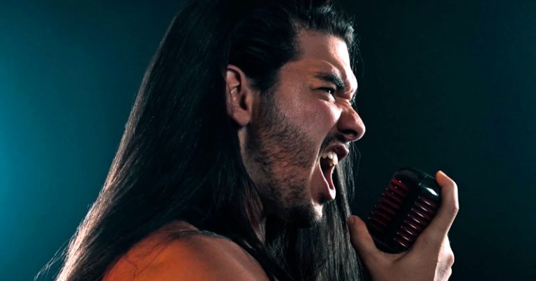 Big-Voiced Metal Singer Performs Chill-Inducing Rendition of ‘Amazing Grace’