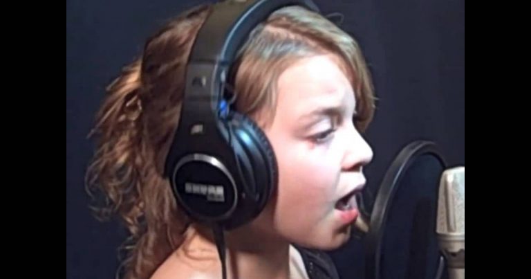 The Moment This Little Girl Sings ‘Mary Did You Know’ You’ll Be Completely Spellbound