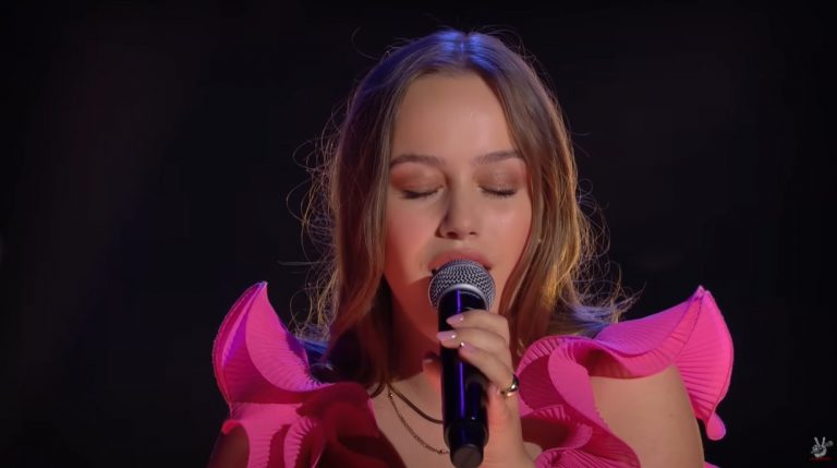 Young Singer Brings Tears to The Judge’s Eyes with ‘You Raise Me Up’ on The Voice
