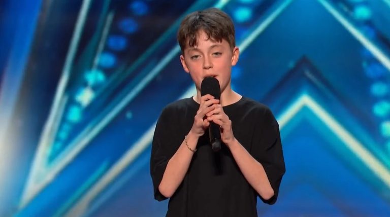 12 Year Old Receives Standing Ovation after Incredible Display of Raw Vocal Talent