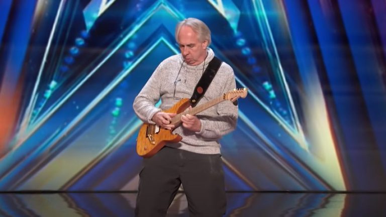 Remarkable Guitar Solo by 59-Year-Old Rock Star Blows Everyone Away